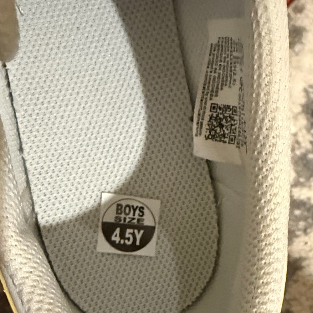 Nike Blazer low 77 White Sneakers with Yellow Swoosh 4.5 kids or 6.5 women’s - Picture 4 of 6